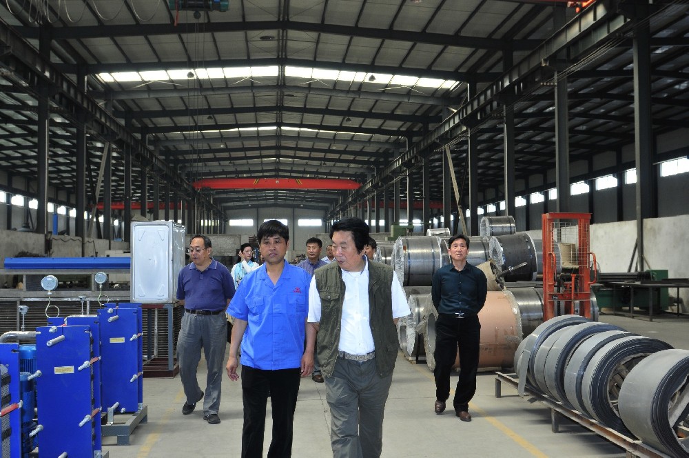 Leader visits workshop