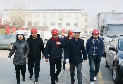 Customers visit our company and partners come to visit